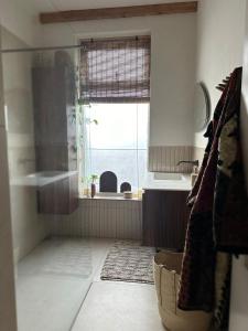 Intermediate house from 1920 near beach, Haarlem en Adam