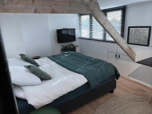 Intermediate house from 1920 near beach, Haarlem en Adam