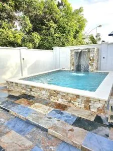 Travelholics Getaways - Saint Joseph