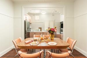 RosieS Cottage - Pet-Friendly Coastal Retreat - Holiday Yamba