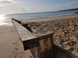 HighTide - 2 bed with parking, balcony & sea view.