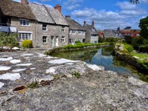 HighTide - 2 bed with parking, balcony & sea view.
