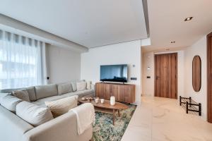 Newly Built 3 BDRM Luxury Apt Close to the Beach