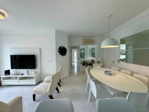 Amplo apto pé na grama em Riviera