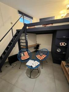 Studio with beach decoration 15 min from Paris