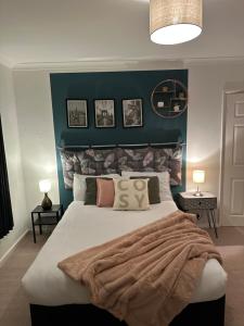 Spacious 4 Bed Home Near NEC, JLR & Airport Parking for 3 Cars Ideal for Contractors!