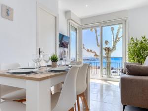 Apartment in Roses with Waterfront Views