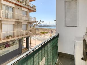 Apartment in Roses with Waterfront Views