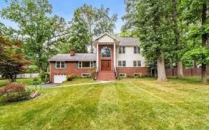 Cozy 5BR Home near Washington, DC - Annandale