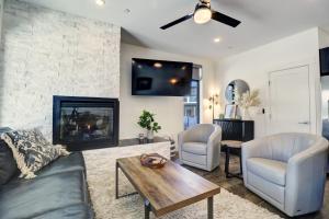 River West 611 condo