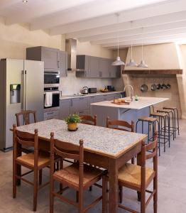 Maisons de vacances Chateau Belvedere - Swimming pool, Vineyard & countryside : photos des chambres