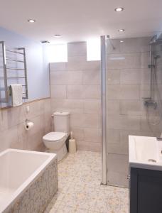 Maisons de vacances Chateau Belvedere - Swimming pool, Vineyard & countryside : photos des chambres