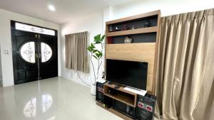 Sunshine villa Near beach Private Pool