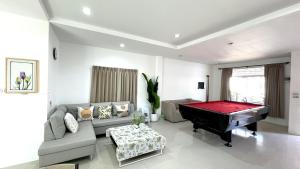 Sunshine villa Near beach Private Pool