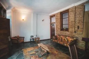 Modern Cave Apartment with Private Waterfall - Tutu