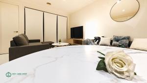 Modern 2-Bedroom Townhouse Near DFO & RMIT