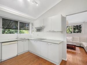 Riverside 3-Bed Townhouse with Spacious Deck & BBQ