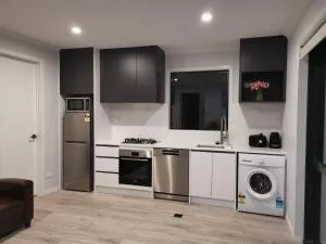 Rabbits Home- Riverside, Separate courtyard, New 1-bedroom - Te Rapa