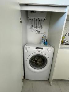 Departamento de lujo frente al mar con vista panorámica, pileta y cochera privada