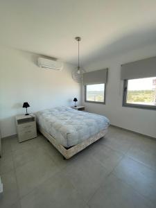 Departamento de lujo frente al mar con vista panorámica, pileta y cochera privada