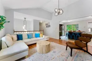 Gorgeous 4BR Home with Hot Tub,Pool& Sauna - إيست سترودسبورغ