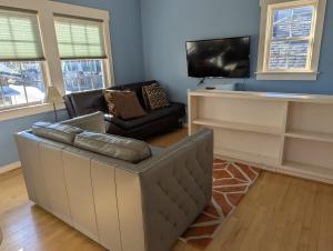 Back Alley Apartment, walk Downtown and Duke