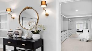 The Mahohany - The Vintage Holiday Houses