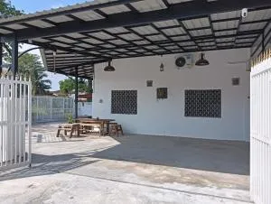 HT Home - Kampong Pasir Puteh