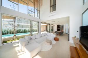 Trendy & Minimalist Design 5BR Pool Villa Trinity C1