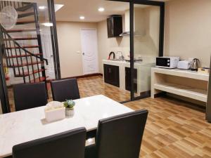 NEW! KG home 3 Bedrooms Free Wi-Fi