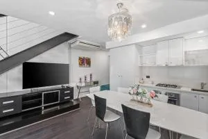 Chic Loft with Terrace & Premium Amenities Access - Richmond