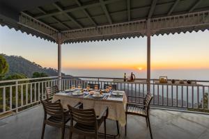 ELIVAAS 3 BHK with Garden & Scenic Views - Alpenglow