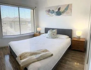 Style Hostal - with 3 bedrooms - Coolaroo