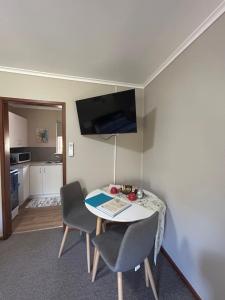 #2 Waddell Studio Apartment