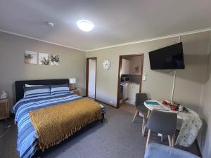 #2 Waddell Studio Apartment