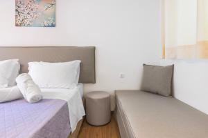 Holiday Homes BlueGreen - Beachfront, Pool, Garden and BBQ - near Heraklion