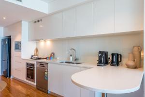 Skyline Serenity - level 62 with stunning views!