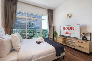 Free housekeeping visits during your stay - StayShort - Calm Studio Apartment Right by the Golf Courses in Sports City