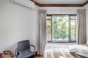 Lake View White House Staycation near Ridgeview