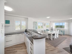 Breathtaking Views Over Currimundi Lake!