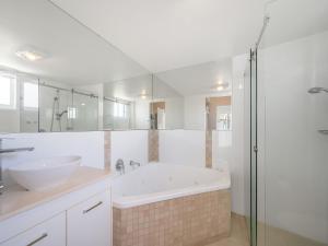 Breathtaking Views Over Currimundi Lake!