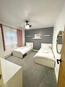 Spacious Twin Room in Cozy Home - 布伦特伍德