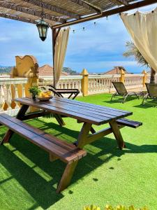 CHALET CON PISCINAS Y VISTAS DE ENSUEÑO