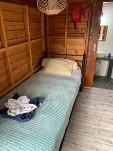 Gili Davidoff Upstairs Budget And Deluxe