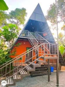 Goldenpeak Estate-Homestay-3Bed-A frame Holiday Home - Wayanad