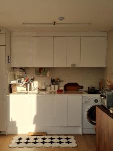 Mood in Seoul -Gimpo Airport Station 3 minutes Seoul Station 25 minutes Hongdae 20 minutes, Gangnam 35 minutes