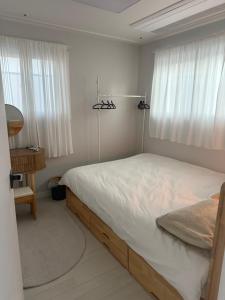 Yeongdeungpo stay for 3pax