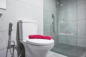 2BR Luxury Modern Ciputra International Apartment By Travelio