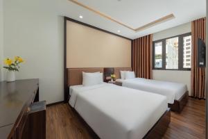 Phòng 2 giường đơn Hướng phố (Twin Room City View)