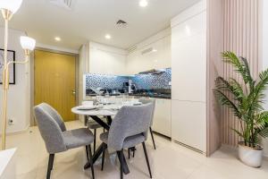 Unbeatable Rate Modern 2BR with Partial Canal Views by Deluxe Holiday Homes
